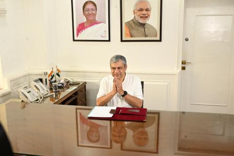 Shri Ashwini Vishnaw taking charge as the Union Minister of MIB