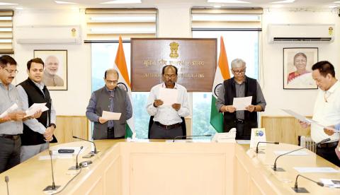 Glimpses of “Swachhata Pledge” ceremony organised under the Ministry of Information and Broadcasting, during this ceremony the Senior officers of the ministry of I&B and Staff of media units taking the pledge at Shastri Bhawan